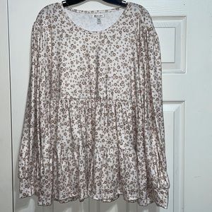 Super soft cream long sleeve blouse!